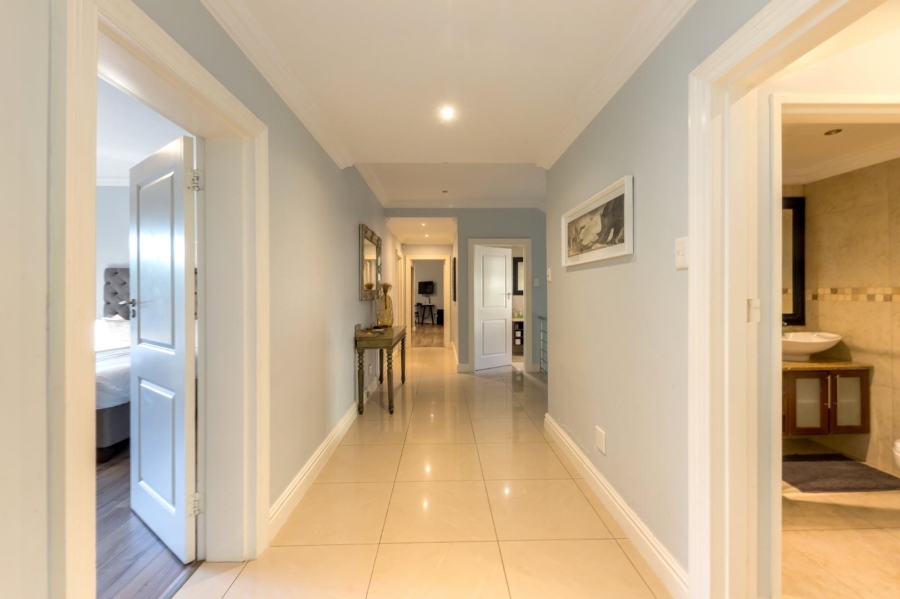 To Let 4 Bedroom Property for Rent in Tamboerskloof Western Cape